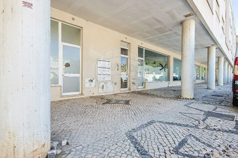 Apartamento T2 para Arrendamento em Santa Clara e Castelo Viegas Foto 2