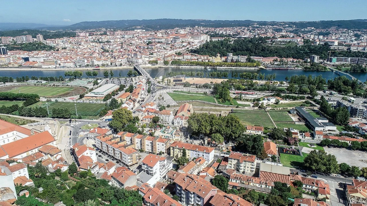 Apartamento T2 para Arrendamento em Santa Clara e Castelo Viegas Foto 17