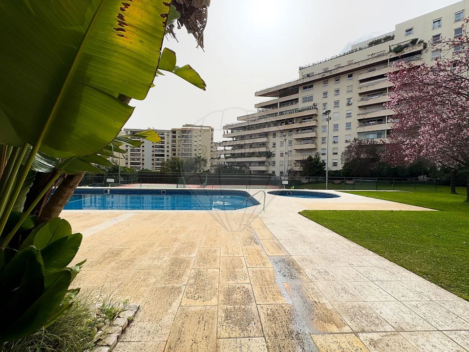 Apartamento T4 para Arrendamento em Algés, Linda-A-Velha e Cruz Quebrada-Dafundo Foto 19