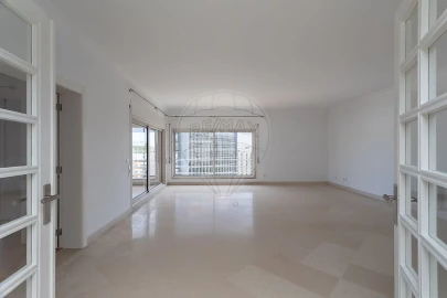 Apartamento T3 para Arrendamento em Algés, Linda-A-Velha e Cruz Quebrada-Dafundo