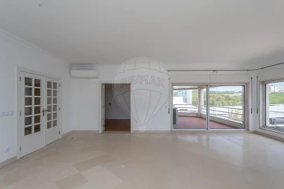 Apartamento T3 para Arrendamento em Algés, Linda-A-Velha e Cruz Quebrada-Dafundo