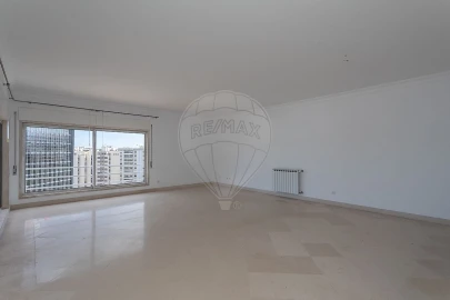 Apartamento T3 para Arrendamento em Algés, Linda-A-Velha e Cruz Quebrada-Dafundo