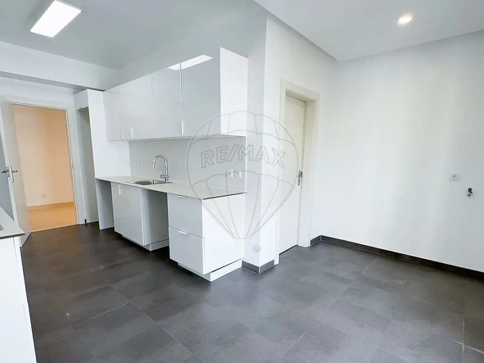 Apartamento T4 para Arrendamento em Algés, Linda-A-Velha e Cruz Quebrada-Dafundo Foto 3