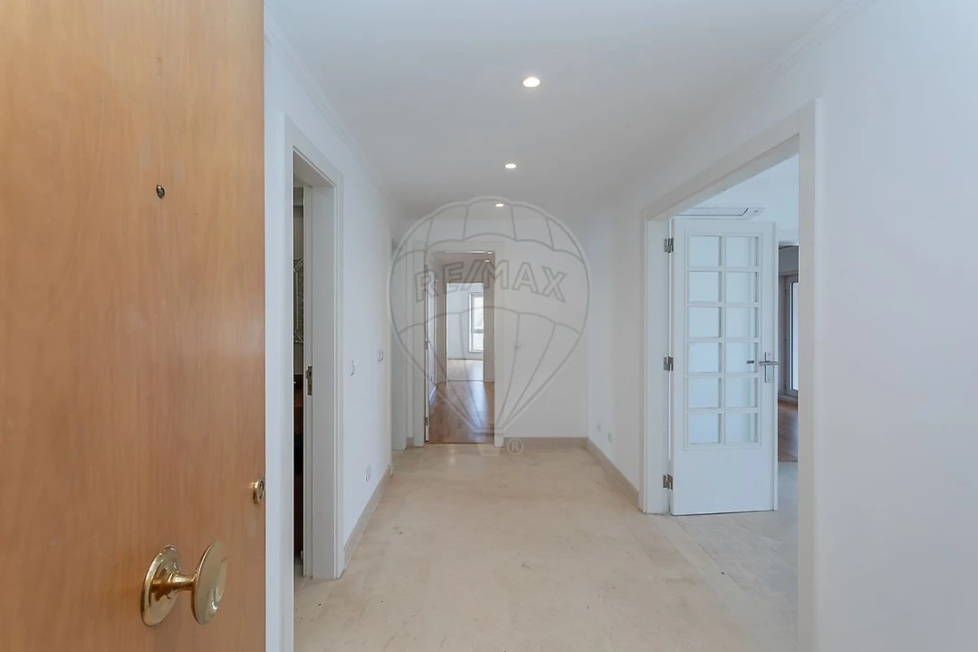 Apartamento T3 para Arrendamento em Algés, Linda-A-Velha e Cruz Quebrada-Dafundo Foto 9