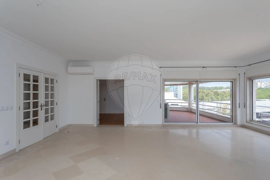 Apartamento T3 para Arrendamento em Algés, Linda-A-Velha e Cruz Quebrada-Dafundo Foto 12