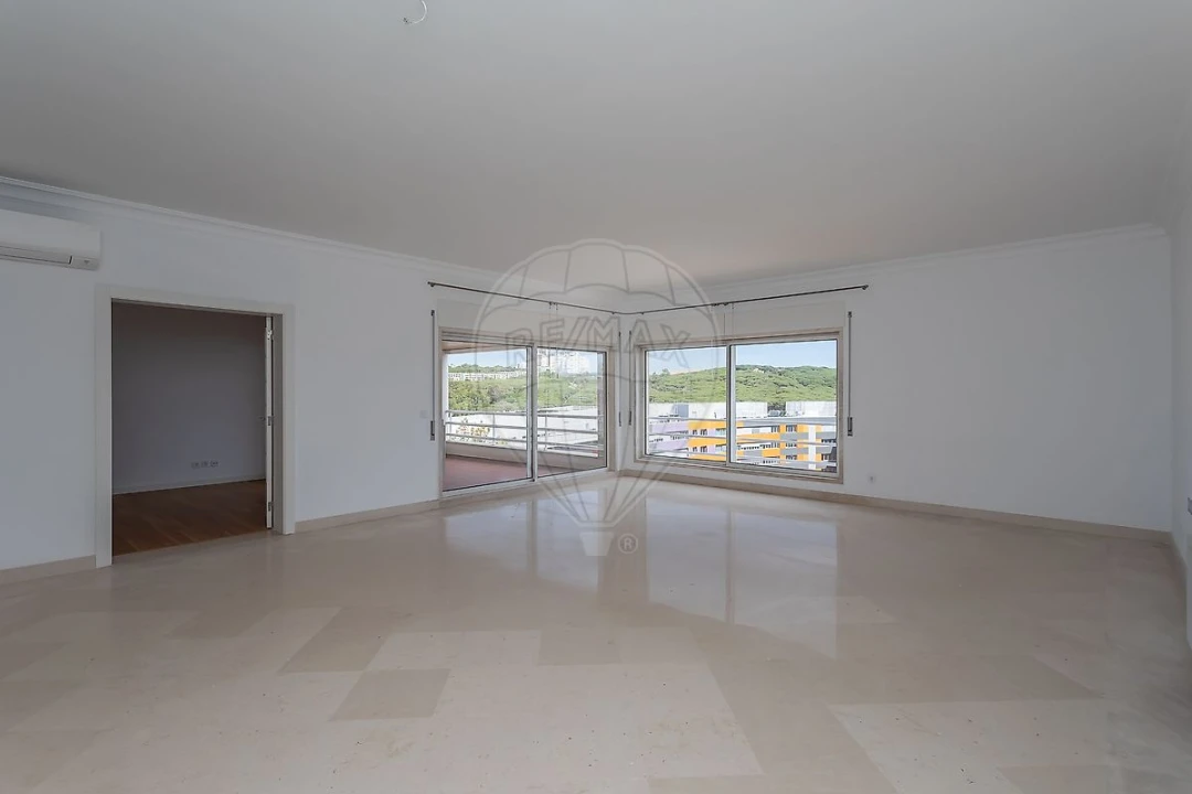 Apartamento T3 para Arrendamento em Algés, Linda-A-Velha e Cruz Quebrada-Dafundo Foto 7