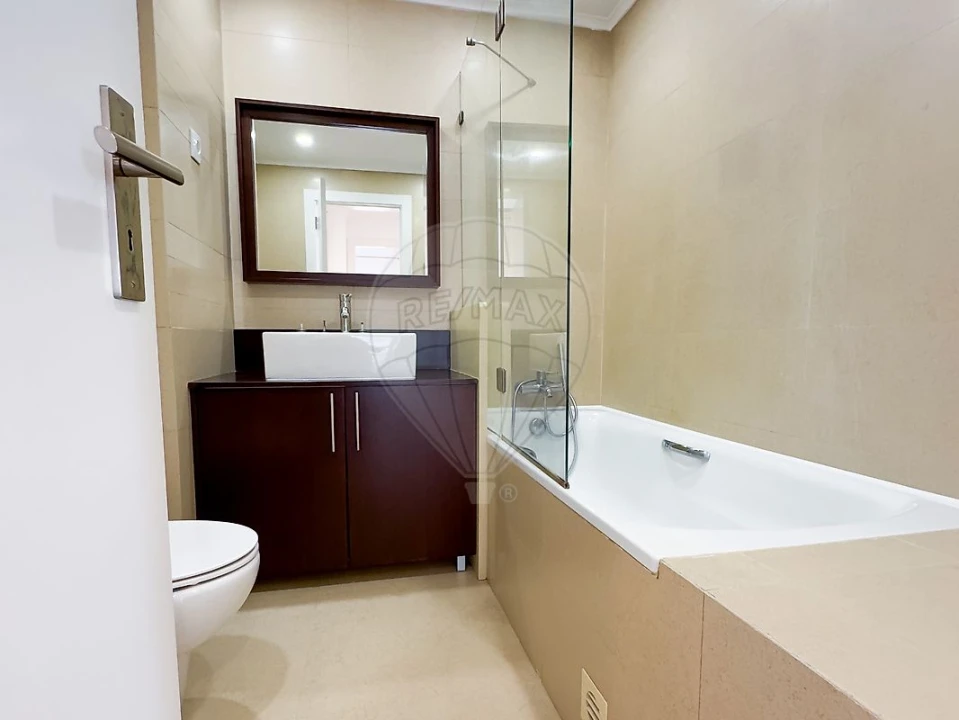 Apartamento T4 para Arrendamento em Algés, Linda-A-Velha e Cruz Quebrada-Dafundo Foto 2