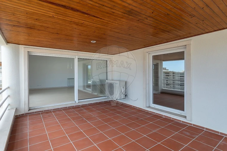 Apartamento T3 para Arrendamento em Algés, Linda-A-Velha e Cruz Quebrada-Dafundo Foto 18