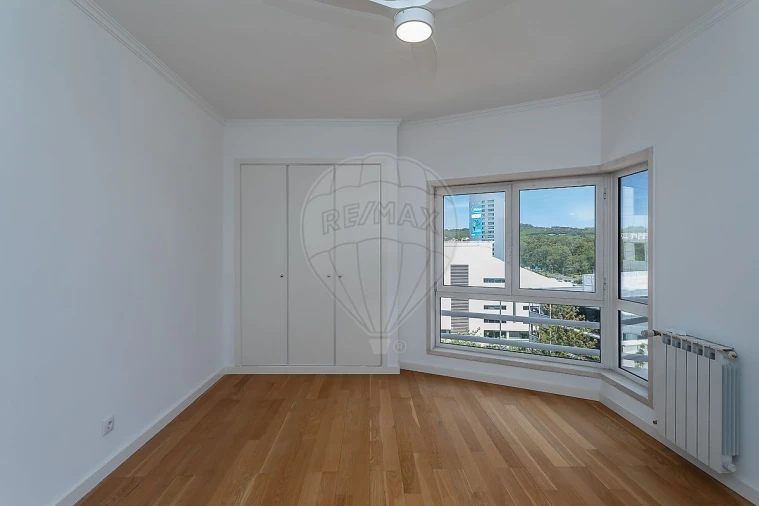 Apartamento T3 para Arrendamento em Algés, Linda-A-Velha e Cruz Quebrada-Dafundo Foto 19