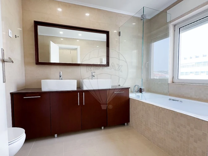 Apartamento T4 para Arrendamento em Algés, Linda-A-Velha e Cruz Quebrada-Dafundo Foto 10