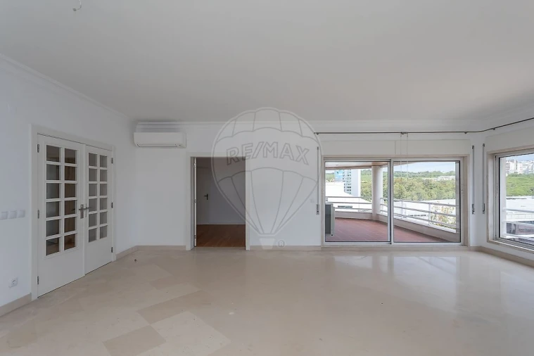 Apartamento T3 para Arrendamento em Algés, Linda-A-Velha e Cruz Quebrada-Dafundo Foto 12