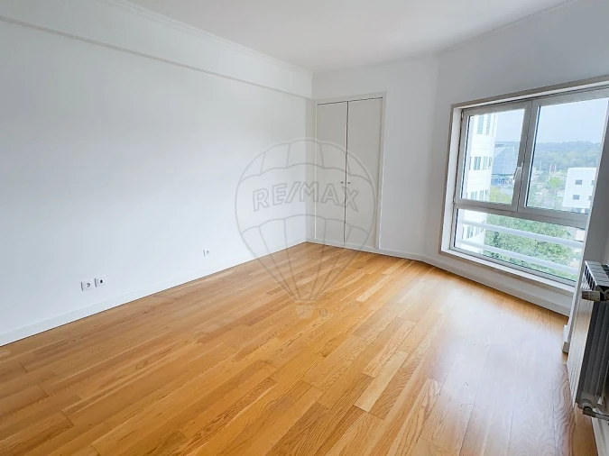 Apartamento T4 para Arrendamento em Algés, Linda-A-Velha e Cruz Quebrada-Dafundo Foto 7