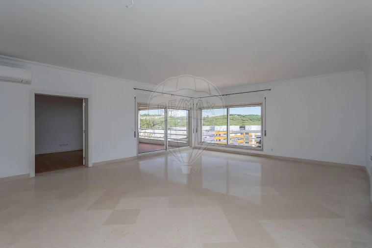 Apartamento T3 para Arrendamento em Algés, Linda-A-Velha e Cruz Quebrada-Dafundo Foto 7