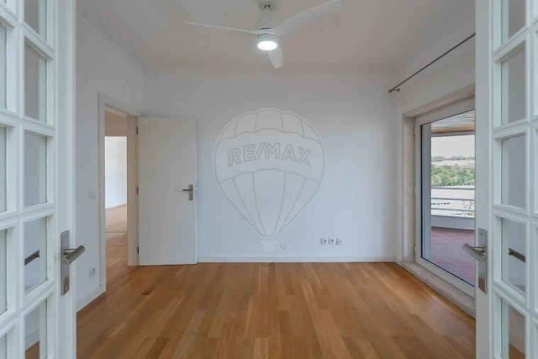 Apartamento T3 para Arrendamento em Algés, Linda-A-Velha e Cruz Quebrada-Dafundo Foto 17