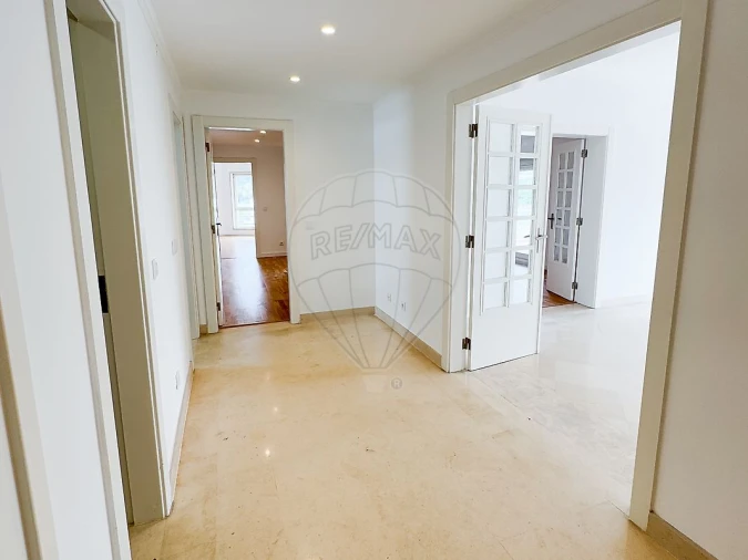 Apartamento T4 para Arrendamento em Algés, Linda-A-Velha e Cruz Quebrada-Dafundo Foto 16