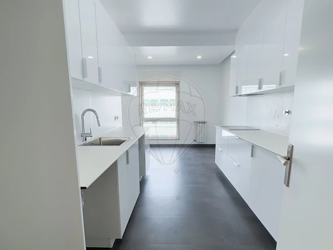 Apartamento T4 para Arrendamento em Algés, Linda-A-Velha e Cruz Quebrada-Dafundo Foto 1