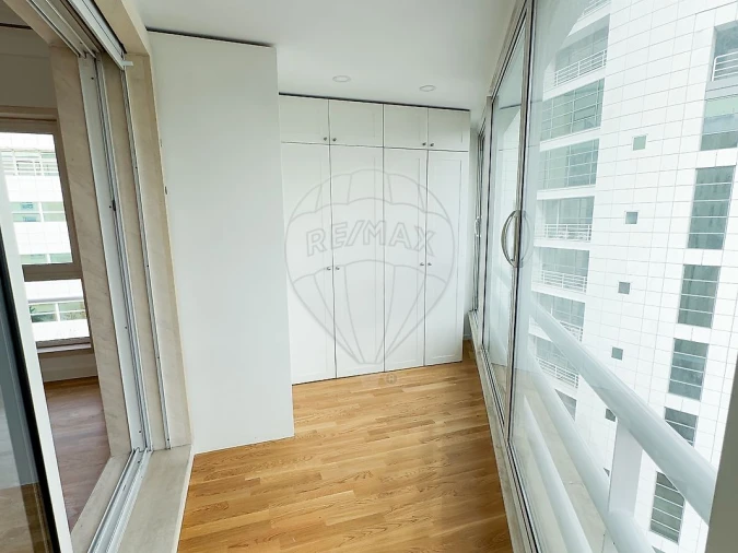 Apartamento T4 para Arrendamento em Algés, Linda-A-Velha e Cruz Quebrada-Dafundo Foto 11