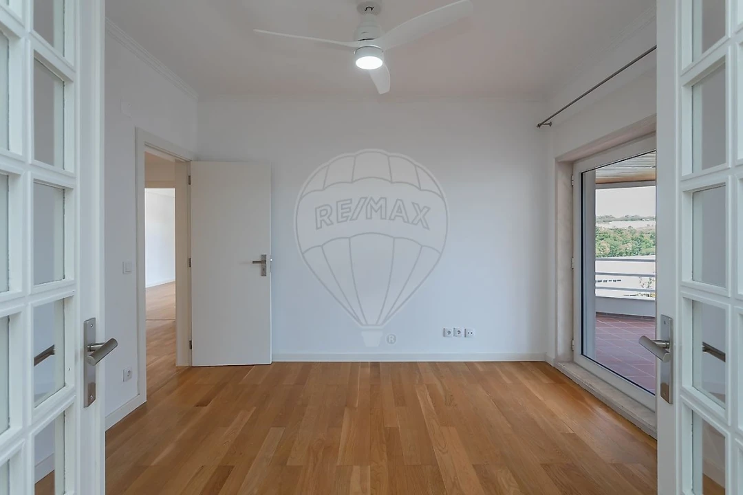 Apartamento T3 para Arrendamento em Algés, Linda-A-Velha e Cruz Quebrada-Dafundo Foto 17