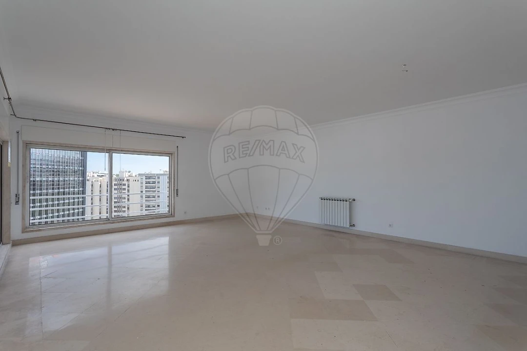 Apartamento T3 para Arrendamento em Algés, Linda-A-Velha e Cruz Quebrada-Dafundo Foto 11
