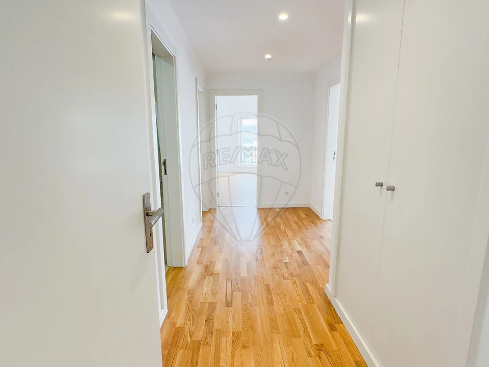 Apartamento T4 para Arrendamento em Algés, Linda-A-Velha e Cruz Quebrada-Dafundo Foto 5