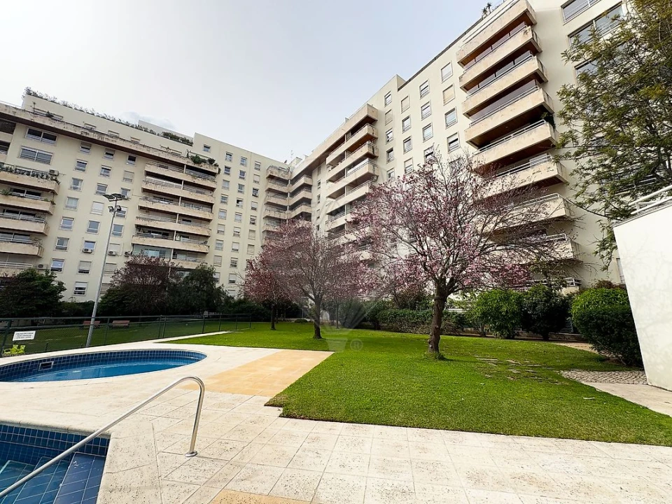 Apartamento T4 para Arrendamento em Algés, Linda-A-Velha e Cruz Quebrada-Dafundo Foto 17