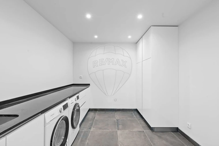 Moradia T5 para Venda em Santa Maria e São Miguel, São Martinho, São Pedro Penaferrim Foto 33