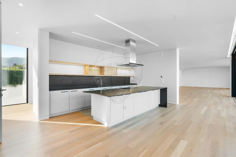 Moradia T5 para Venda em Santa Maria e São Miguel, São Martinho, São Pedro Penaferrim Foto 16