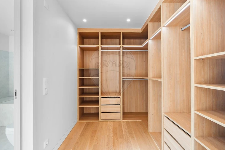 Moradia T5 para Venda em Santa Maria e São Miguel, São Martinho, São Pedro Penaferrim Foto 19