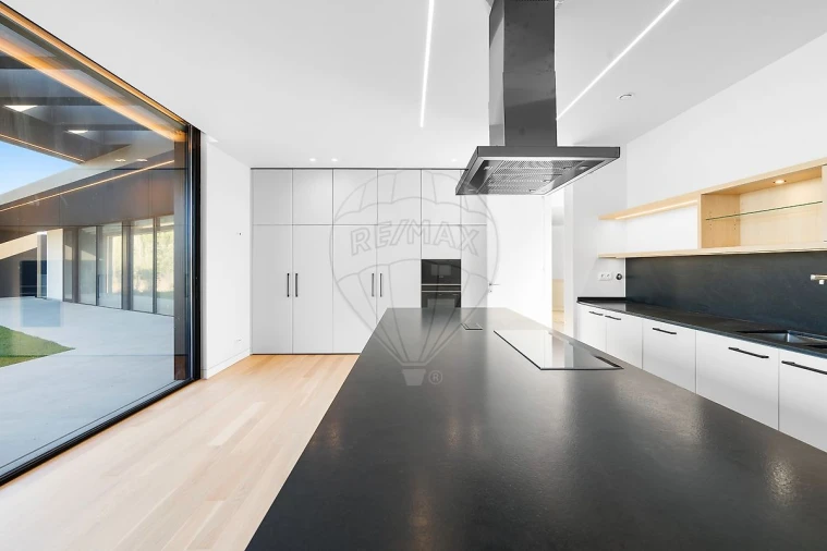 Moradia T5 para Venda em Santa Maria e São Miguel, São Martinho, São Pedro Penaferrim Foto 14