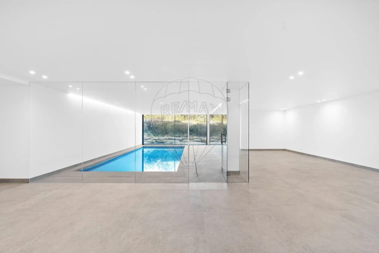 Moradia T5 para Venda em Santa Maria e São Miguel, São Martinho, São Pedro Penaferrim Foto 34