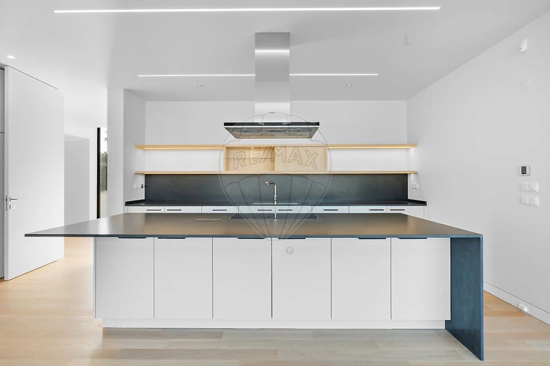 Moradia T5 para Venda em Santa Maria e São Miguel, São Martinho, São Pedro Penaferrim Foto 10