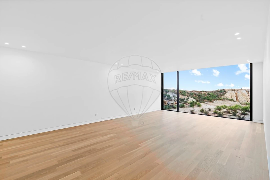 Moradia T5 para Venda em Santa Maria e São Miguel, São Martinho, São Pedro Penaferrim Foto 36