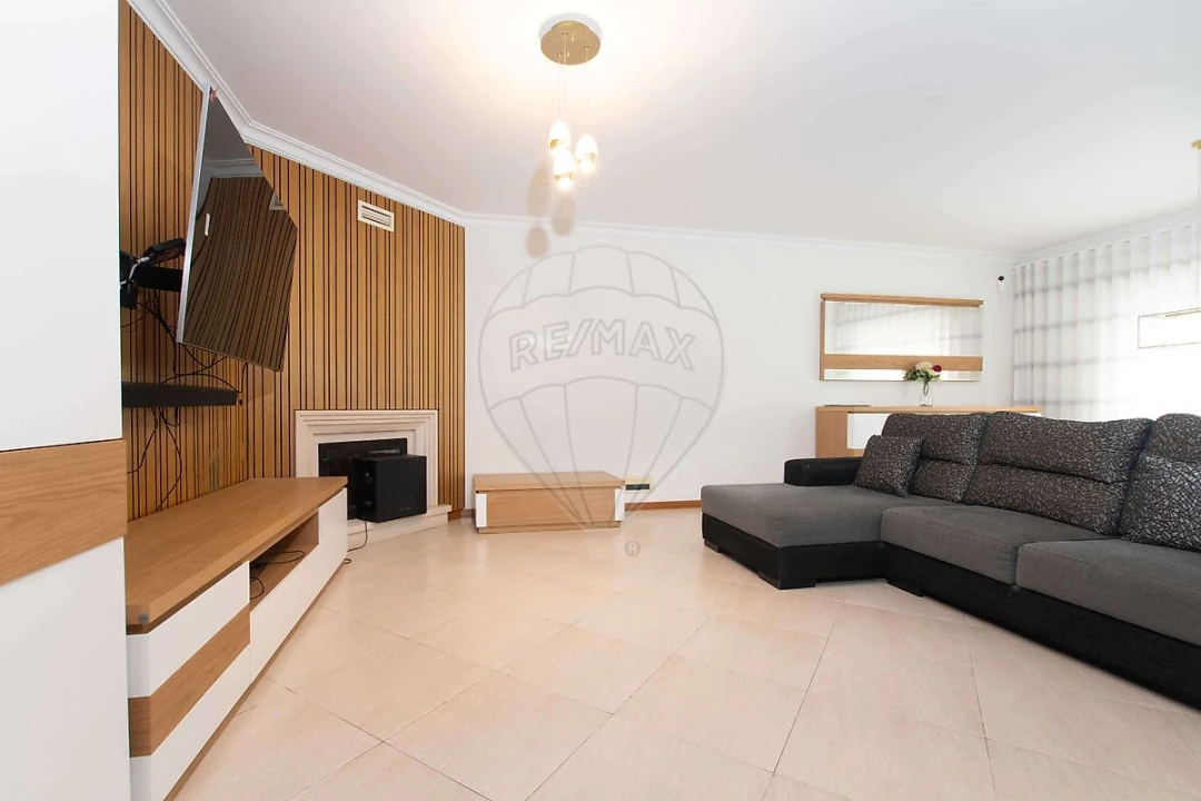 Apartamento T3 para Venda em Queluz e Belas Foto 3