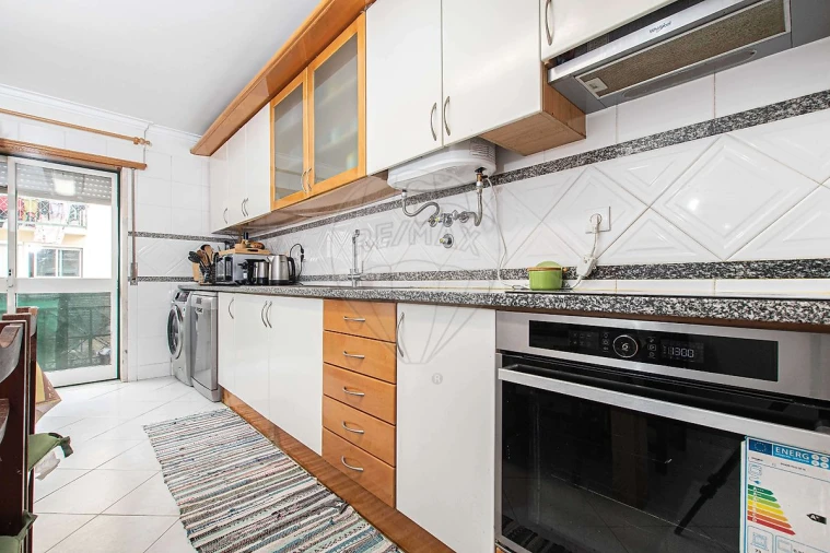 Apartamento T3 para Venda em Queluz e Belas Foto 4