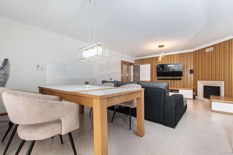 Apartamento T3 para Venda em Queluz e Belas Foto 2