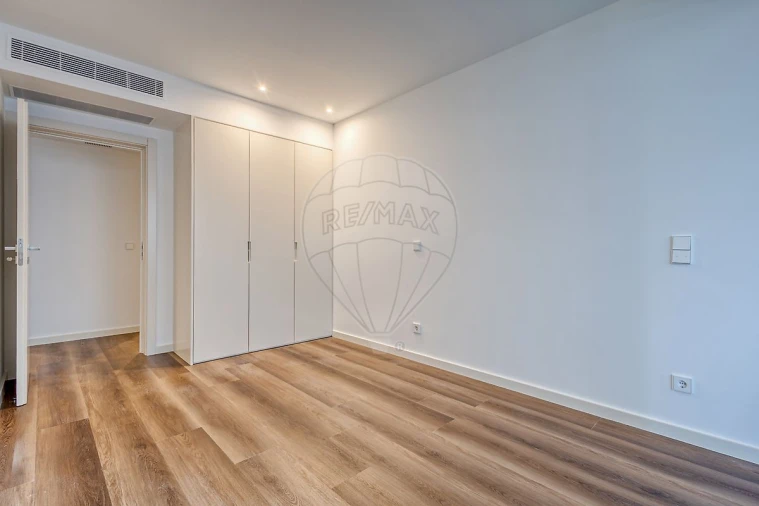 Apartamento T1 para Arrendamento em Santa Marinha e São Pedro da Afurada Foto 3