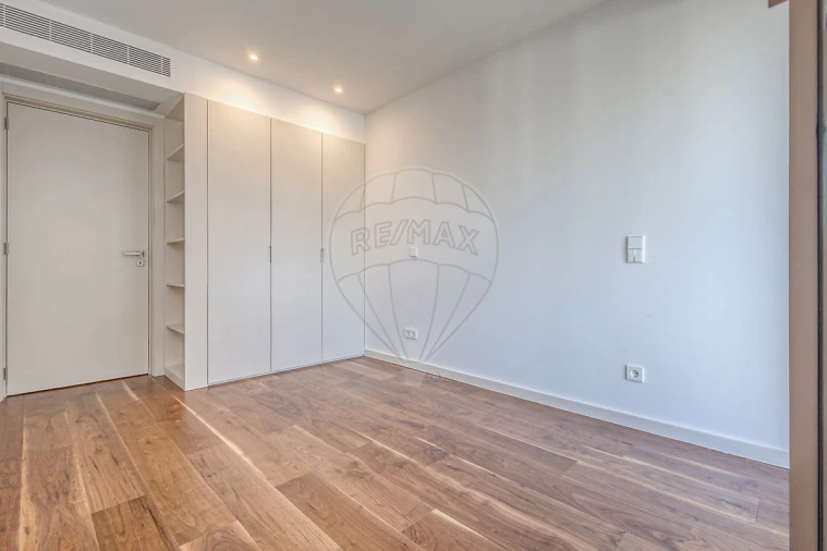 Apartamento T2 para Arrendamento em Santa Marinha e São Pedro da Afurada Foto 1