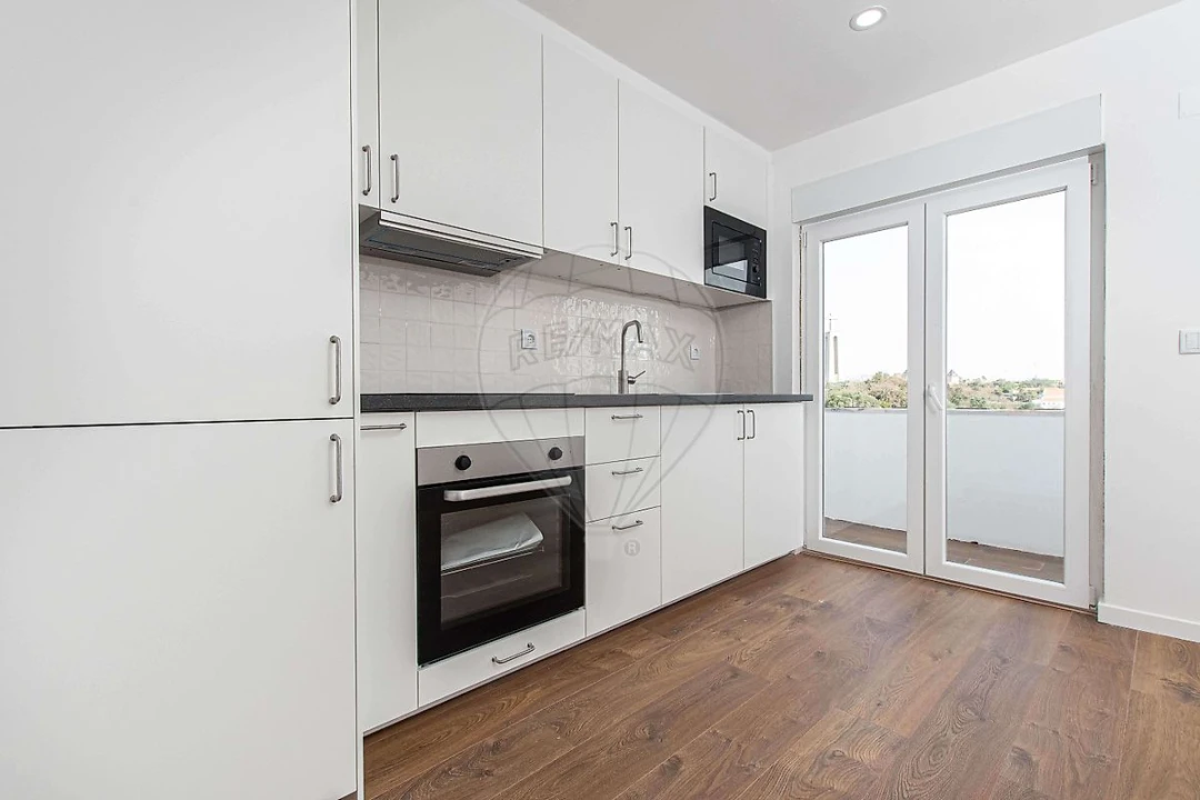 Apartamento T3 para Venda em Almada, Cova da Piedade, Pragal e Cacilhas Foto 24