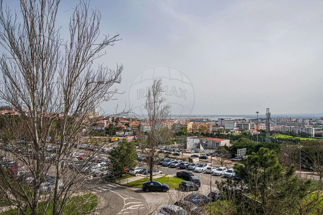 Apartamento T3 para Venda em Almada, Cova da Piedade, Pragal e Cacilhas Foto 30