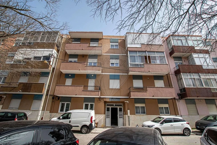 Apartamento T3 para Venda em Almada, Cova da Piedade, Pragal e Cacilhas Foto 3