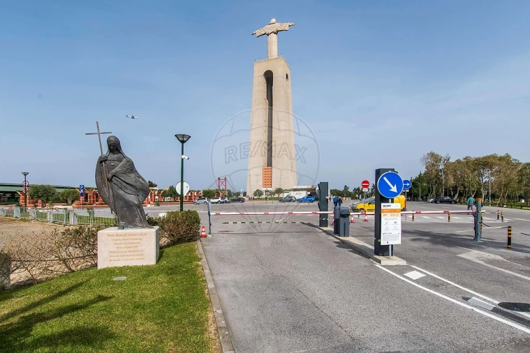 Apartamento T3 para Venda em Almada, Cova da Piedade, Pragal e Cacilhas Foto 1