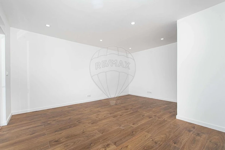 Apartamento T3 para Venda em Almada, Cova da Piedade, Pragal e Cacilhas Foto 26