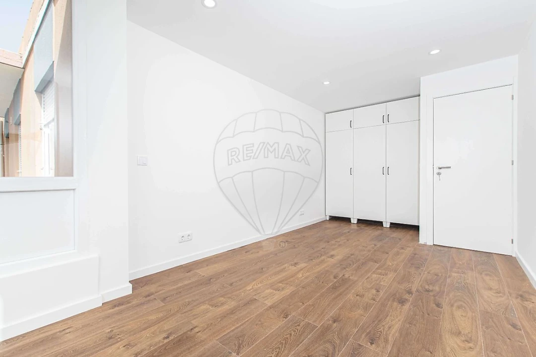 Apartamento T3 para Venda em Almada, Cova da Piedade, Pragal e Cacilhas Foto 8