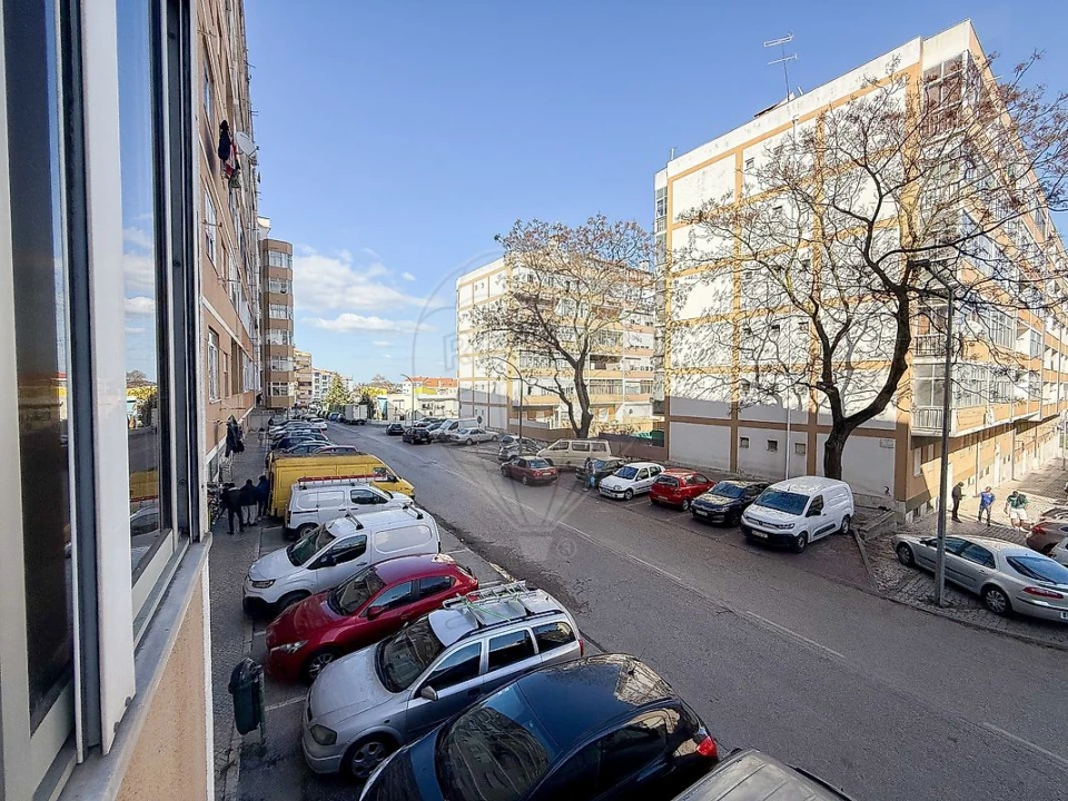 Apartamento T2 para Venda em Amora Foto 11