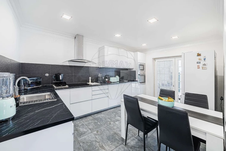 Moradia T4 para Venda em Santa Maria e São Miguel, São Martinho, São Pedro Penaferrim Foto 7