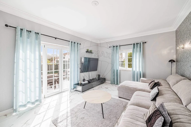 Moradia T4 para Venda em Santa Maria e São Miguel, São Martinho, São Pedro Penaferrim Foto 4