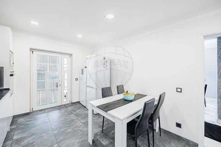 Moradia T4 para Venda em Santa Maria e São Miguel, São Martinho, São Pedro Penaferrim Foto 6