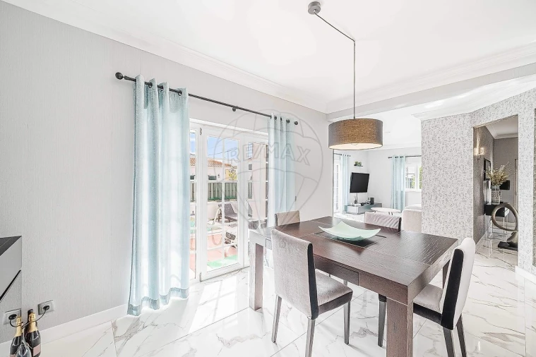 Moradia T4 para Venda em Santa Maria e São Miguel, São Martinho, São Pedro Penaferrim Foto 1