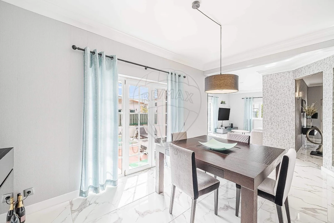 Moradia T4 para Venda em Santa Maria e São Miguel, São Martinho, São Pedro Penaferrim Foto 1