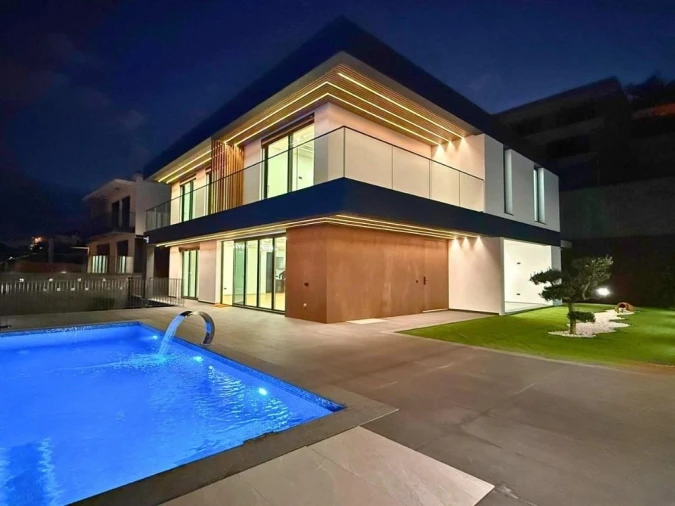 Moradia T3 para Venda em Santo Antonio Foto 1